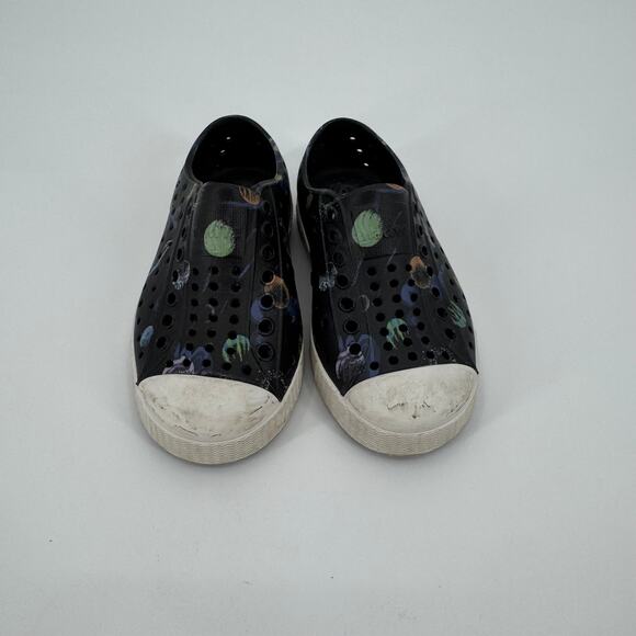 Native Boys Black Jefferson Water Friendly Perforated Slip On Shoes Size C8 - Picture 5 of 9